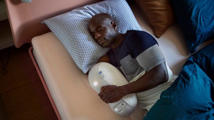 hombre negro durmiendo